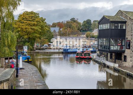 Looking down on Skipton canal basin from Belmont Bridge in Skipton in Octobwer 2022. Stock Photo