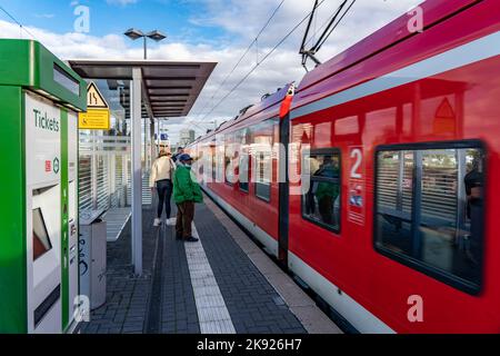 Ticket vending machine, VRR tickets, S-Bahn station, Düsseldorf-Hamm stop, local train, Deutsche Bahn train, S-Bahn, Stock Photo