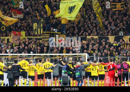 DORTMUND, GERMANY - OCTOBER 25: Fans of Borrusia Dortmund during the UEFA Champions League group G match between Borussia Dortmund and Manchester City at Signal Iduna Park on October 25, 2022 in Dortmund, Germany (Photo by Marcel ter Bals/Orange Pictures) Stock Photo