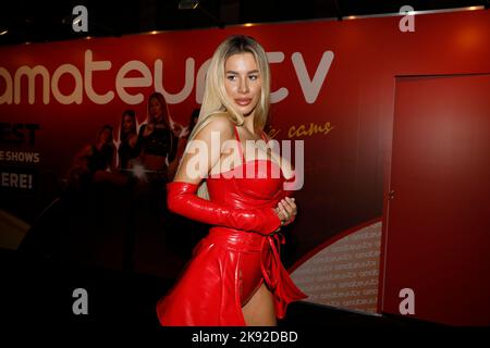 Ema Karter auf der 25. Venus Berlin 2022 in den Messehallen unter dem