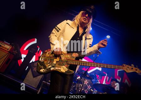 Enuff Z'Nuff (Chip Z'Nuff) live in concert at Wolverhampton KK's Steel Mill, 19th October 2022 Stock Photo