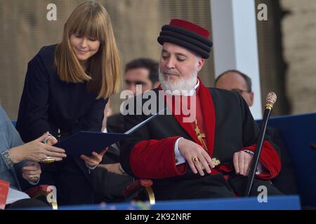 Rome, Italy. 25th Oct, 2022. Patriarch of the Assyrian Church of the East Mar Awa III and representatives of different religions during 'The Cry for Peace - Religions and Cultures in Dialogue' ecumenical prayer gathering at the Colosseum on October 25, 2022 in Rome, Italy. Credit: dpa/Alamy Live News Stock Photo