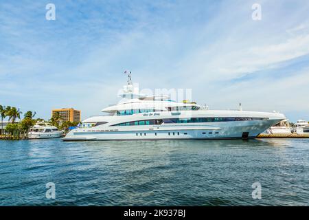 FORT LAUDERDALE, USA - AUG 1: big yacht at waterfront homes on Aug 1, 2010 in Fort Lauderdale. There are 165 miles  of waterways within the city limit Stock Photo