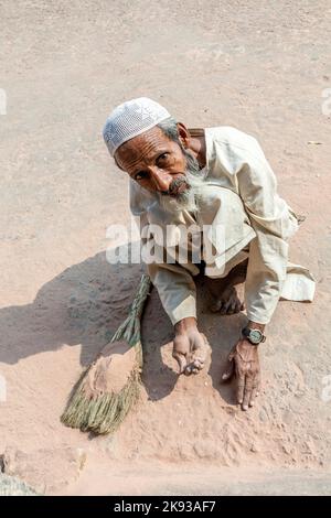 DELHI, INDIA - NOV 11, 2011: workers at Humayun's Tomb cleans the yard in Delhi, India. They also get alms by religious people. The tomb was built by Stock Photo