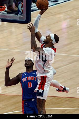 Washington, USA. 25th Oct, 2022. WASHINGTON, DC - OCTOBER 25: Washington Wizards center Daniel Gafford (21) shoots over Detroit Pistons center Jalen Duren (0) during a NBA game between the Washington Wizards and the Detroit Pistons, on October 25, 2022, at Capital One Arena, in Washington, DC. (Photo by Tony Quinn/SipaUSA) Credit: Sipa USA/Alamy Live News Stock Photo