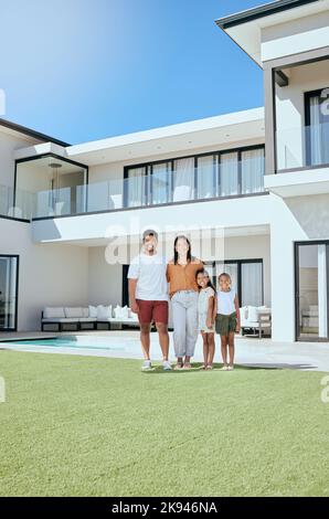Hispanic family outside home with sold sign Stock Photo - Alamy