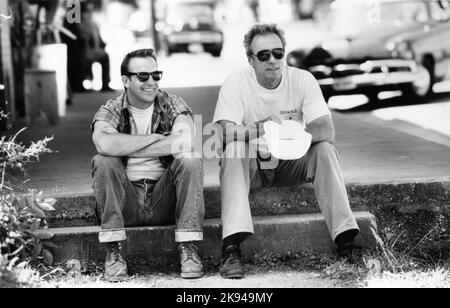 KEVIN COSTNER and Co-Star / Director / Producer CLINT EASTWOOD on set location candid in Texas during a break in filming of A PERFECT WORLD 1993 director CLINT EASTWOOD writer John Lee Hancock music Lennie Niehaus Malpaso productions / Warner bros. Stock Photo