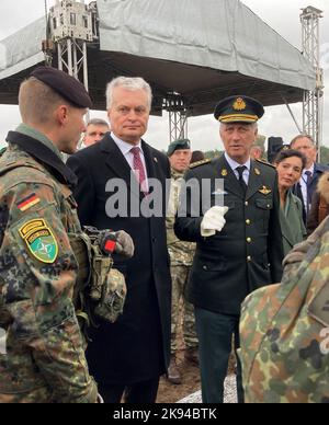 26 October 2022, Lithuania, Pabrade: Lieutenant Colonel Marco Maulbecker (l-r), commander of the NATO Battlegroup in Lithuania led by the German Armed Forces, Gitanas Nauseda, President of Lithuania and King Philippe of Belgium talking to German soldiers. Belgium's King Philippe visited the 'Iron Wolf II' military exercise at the Pabrade military training area on Wednesday. Wearing the uniform of a four-star general, the monarch, together with Lithuanian President Gitanas Nauseda, took a look at the maneuver, which involves some 3,500 soldiers from ten NATO countries and 700 military vehicles Stock Photo