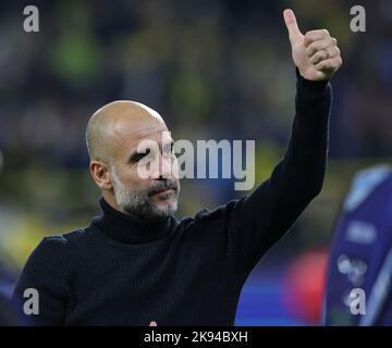 Dortmund, Deutschland. 25th Oct, 2022. firo : October 25th, 2022, football, soccer, CL, UEFA Champions League, season 2022/2023, group phase, group G, BVB, Borussia Dortmund - Manchester City 0: 0 coach Pep GUARDIOLA, City, thumbs up to the fans Credit: dpa/Alamy Live News Stock Photo