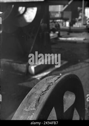 Wheels with damaged wheel ring Stock Photo - Alamy