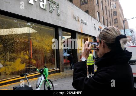 Berkeley Square, Mayfair, London, UK. 26th Oct 2022. Just Stop Oil sprayed orange paint on luxury car dealers in Berkeley Square in Mayfair, London. Cleaners begin removing the paint. Credit: Matthew Chattle/Alamy Live News Stock Photo