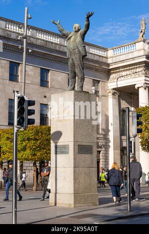 Ireland Eire Dublin O'Connell Street General Post Office GPO statue Jim Larkin 1874 - 1947 Irish republican socialist trade union leader Labour Party Stock Photo