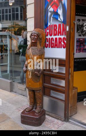 Ireland Eire Dublin Grafton Street The Decent Cigar Emporium specialist shop wood wooden model North American Red Indian advert Cuban Cuba Cigars Stock Photo