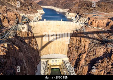 An aerial view of Hoover Dam in the Black Canyon of the Colorado River, on the border between the U.S. states of Nevada and Arizona Stock Photo