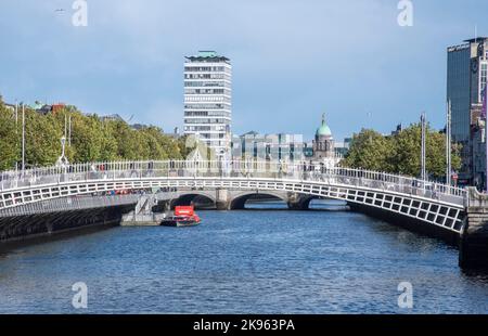 Halfpenny Bridge in an eastbound view of the River Liffey in Dublin ...