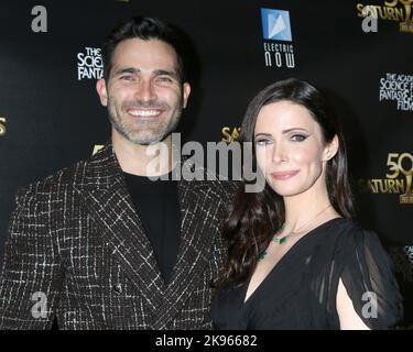 TYLER HOECHLIN and ELIZABETH TULLOCH in SUPERMAN AND LOIS (2021 ...