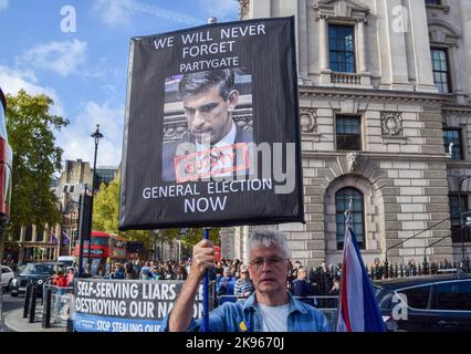 London, UK. 26th October 2022. Anti-Tory protesters gathered outside Parliament as Rishi Sunak faced his first Prime Minister's Questions. Credit: Vuk Valcic/Alamy Live News Stock Photo