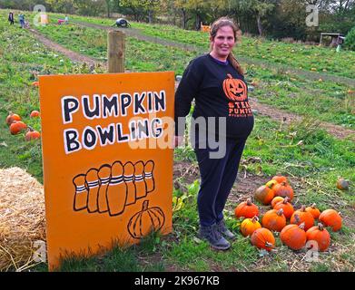 Pumpkin Bowling at Lymm Pumpkin Patch Farm, Massey Brook Lane, Lymm, Warrington, Cheshire, England, UK, WA13 0EG Stock Photo