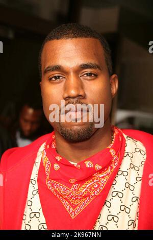 Kanye West leaving the 2006 MTV Networks Upfront at Madison Square ...