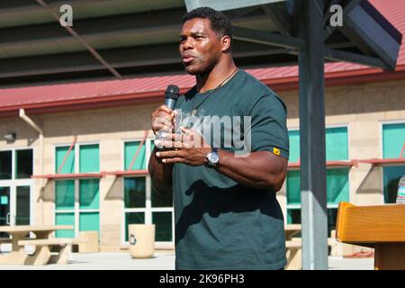 College and professional football great Herschel Walker shares his experiences on coping with mental illness at Marine Corps Base Camp Pendleton in California on November 3, 2017, at an event sponsored by the Wounded Warrior Battalion and Marine Corps Installations / West. (USA) Stock Photo