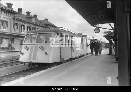 The State Railways, SJ YD 318 with trailer. The picture shows a 'Hilding Carlsson', HC rail bus. Stock Photo