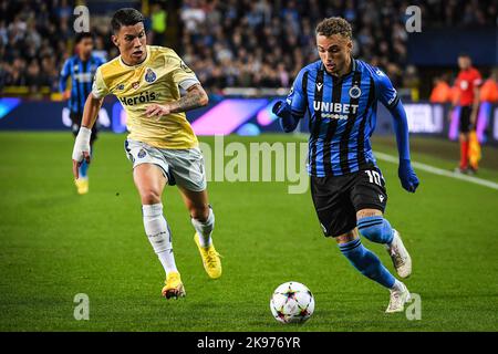 Brugge, France, Belgium. 26th Oct, 2022. Mateus URIBE of FC Porto and Noa LANG of Brugge during the UEFA Champions League group B match between Club Brugge KV (Club Bruges KV) and FC Porto at Jan-Breydel Stadium on October 26, 2022 in Brugge, Belgium. (Credit Image: © Matthieu Mirville/ZUMA Press Wire) Stock Photo