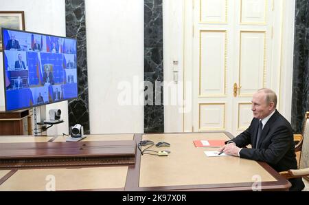 Moscow, Russia. 26th Oct, 2022. Russian President Vladimir Putin chairs a meeting of heads of Commonwealth of Independent States security agencies from his Kremlin office, October 26, 2022 in Moscow, Russia. Credit: Aleksey Babushkin/Kremlin Pool/Alamy Live News Stock Photo