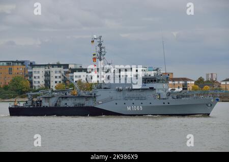 German Navy minesweeper FGS Homburg M1069  arrives on the River Thames in London Stock Photo