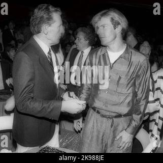 **FILE PHOTO** Jerry Lee Lewis Has Passed Away Aged 87. Jerry Lee Lewis and Dennis Quaid at the NY Premiere of Great Balls of Fire. June 26, 1989 Photo By John Barrett/PHOTOlink /MediaPunch Stock Photo