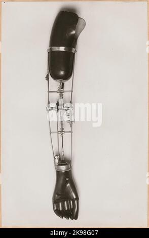 Photography from 'An account of manufacturing at the State Railway's prosthetic workshop in Nässjö', 1932. Visa production of arm prosthesis. Stock Photo