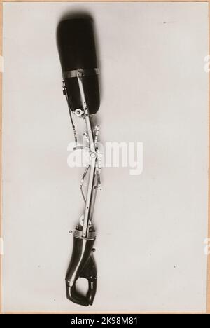 Photography from 'An account of manufacturing at the State Railway's prosthetic workshop in Nässjö', 1932. Visa production of arm prosthesis. Stock Photo