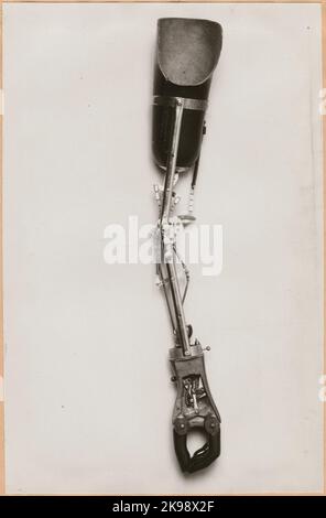 Photography from 'An account of manufacturing at the State Railway's prosthetic workshop in Nässjö', 1932. Visa production of arm prosthesis. Stock Photo