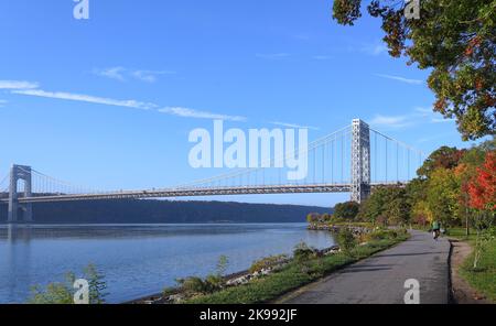 Manhattan bike trail along the Hudson River, approaching the George Washington Bridge Stock Photo