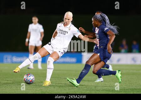 Madrid, Spain, 26/10/2022, Sofie Svava of Real Madrid and Kadidiatou Diani of Paris Saint-Germain during the UEFA Womenâ&#x80;&#x99;s Champions League, Group A football match between Real Madrid and Paris Saint-Germain on October 26, 2022 at Alfredo Di Stefano stadium in Valdebebas, Madrid, Spain - Photo: Oscar J Barroso/DPPI/LiveMedia Stock Photo