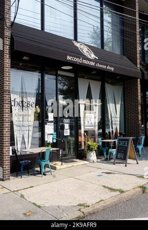 The exterior of the Second Mouse Cheese Shop, a speciality store on Manville Road in Pleasantville, New York Stock Photo