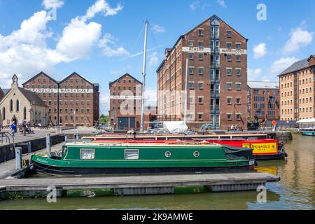 Canal boats in Victoria Basin, Gloucester Docks, Gloucester, Gloucestershire, England, United Kingdom Stock Photo