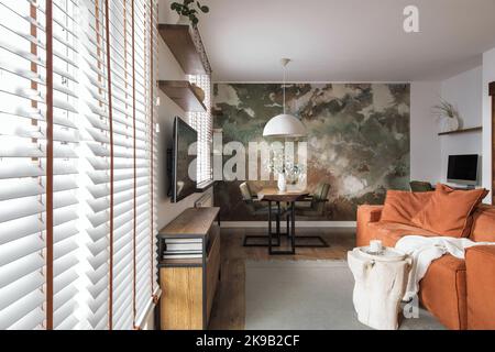 Modern Japandi appartment interior design in earth tones, natural textures with wooden solid oak furniture and clay decorative wall. Japandi concept Stock Photo