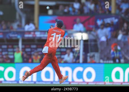 Dropped catch hi-res stock photography and images - Alamy