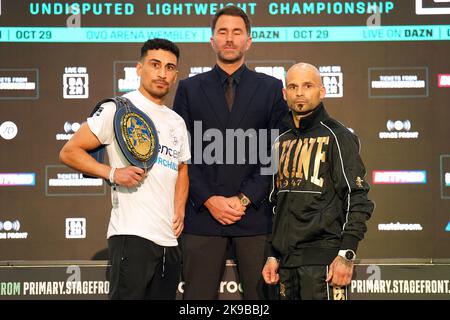 Jordan Gill (left) and Kiko Martinez face off as boxing promoter Eddie Hearn looks on during a press conference at The Drum Wembley, London. Picture date: Thursday October 27, 2022. Stock Photo