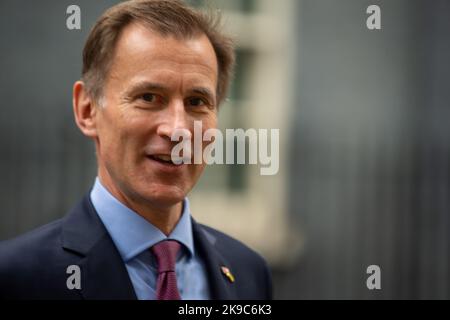 London, UK. 27th Oct, 2022. Jeremy Hunt, Chancellor of the Exchequer, 10 Downing Street London UK Credit: Ian Davidson/Alamy Live News