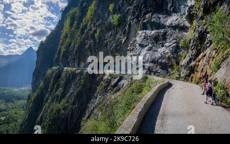 Cycling couple taking a rest on the famous balcony road from Bourg d'Oisans to Villard Notre Dame, French Alps. Stock Photo