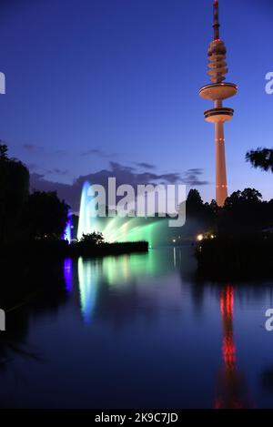 Licht und Wasserspiele im Park Planten un Blomen Hamburg Light and Water games Stock Photo