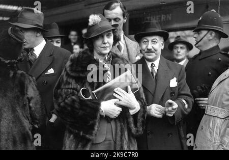 American actress Zasu Pitts arrving at Waterloo Station, London 1938 Stock Photo