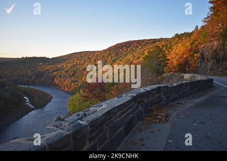 Hawk's Nest Highway, a winding scenic road along the Delaware River, at Sparrow Bush, New York -15 Stock Photo