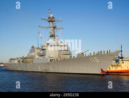 USS Thomas Hudner (DDG-116) berthed in the harbor of Ponta Delgada ...