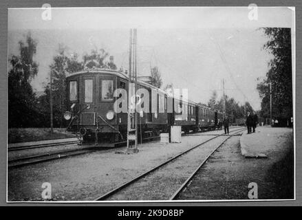 Mellersta Östergötlands Railway, Mass Motor Car 3 at Klockrike Station. Stock Photo