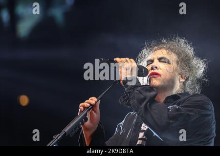 Robert Smith, frontman of English rock band The Cure performs during a concert at Arena Zagreb on October 27, 2022, in Zagreb, Croatia. Photo: Luka Stanzl/PIXSELL Credit: Pixsell photo & video agency/Alamy Live News Stock Photo