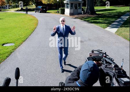 October 27, 2022, Washington, District of Columbia, USA: President JOE BIDEN (D) talks to the press before leaving the White House to start his trip to Syracuse, New York. (Credit Image: © Michael Brochstein/ZUMA Press Wire) Credit: ZUMA Press, Inc./Alamy Live News Stock Photo