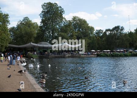Serpentine cafe in Hyde Park - London Stock Photo