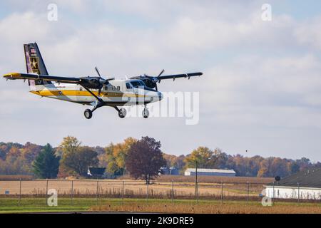 The U.S. Army Parachute Team jump aircraft, the UV-18 Viking Twin Otter, flies in Mount Vernon, Illinois on 26 October, 2022.  (U.S. Army photo by Megan Hackett) Stock Photo